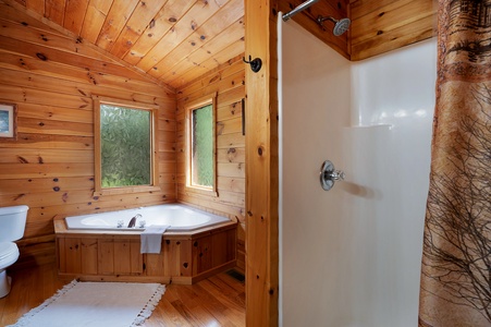 Golden Getaway: Upper Level Primary King Bedroom's Bathroom