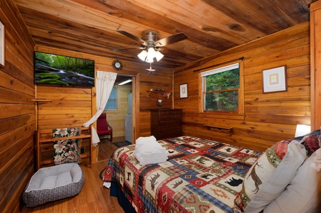 Millstone Haven - Entry Queen Bedroom