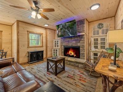 Fern Creek Hollow Lodge - Lower-level Entertainment Area