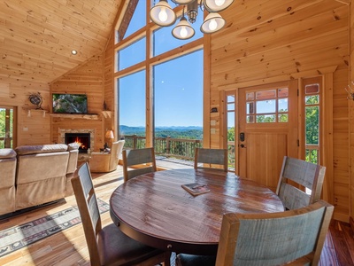 Rising Star Lodge - Dining Area