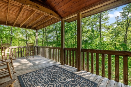 Woodhaven Retreat - Entry Level Covered Deck