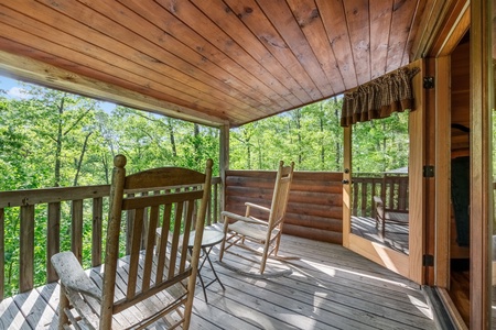 Woodhaven Retreat - Upper Level Primary Suite Private Deck