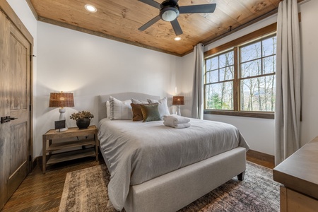 Blue Run - Entry Level Queen Bedroom