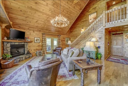 Brown Bear Vista - Main Level Living Area