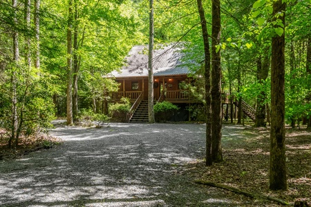 A Creek Runs Thru It - Cabin Exterior