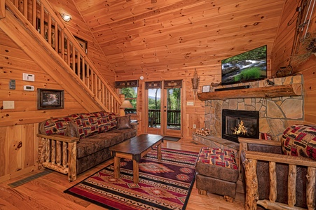 Wise Mountain Hideaway - Living Room