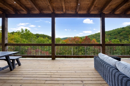 Vacay Chalet - Entry Level Deck View