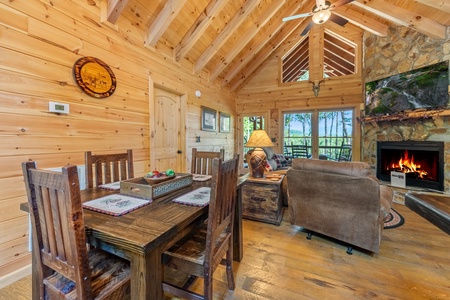 Lee's Lookout - Dining Area