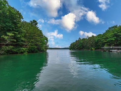 Gleesome Inn- Blue Ridge lake view