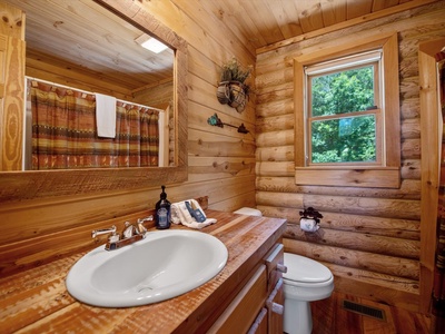 Hillside Hideaway - Entry Level Queen Bathroom