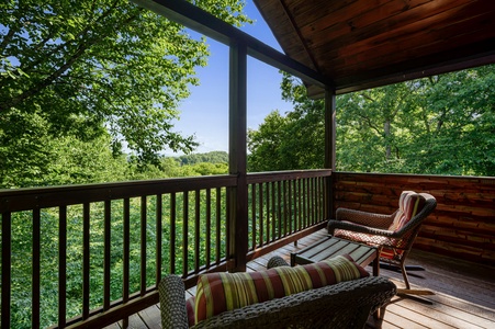 Feather Ridge - King Suite Private Balcony