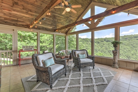 Big Sky - Screened in Outdoor Entertainment Area