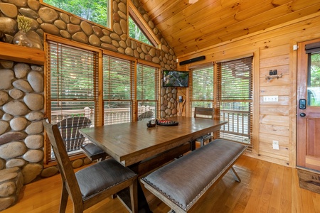 Sunset in the Mountains - Dining Area