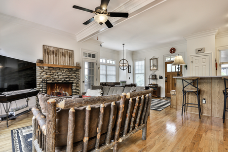 Bear Pause Cottage - Living Room