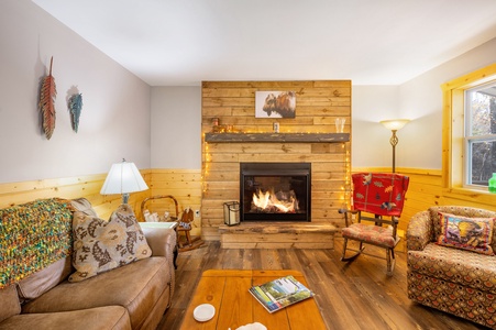 Just-in-Tyme - Living Room with Gas Fireplace