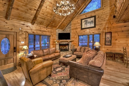 Sassafras Lodge- Full living room view with gas fireplace