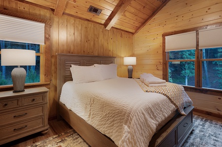 Goose Island Retreat - Upper Level Queen Bedroom 2