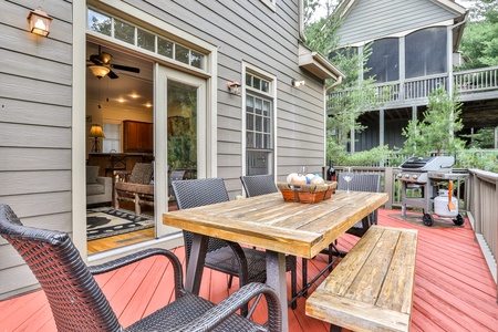 Bear Pause Cottage - Outdoor Dining Area