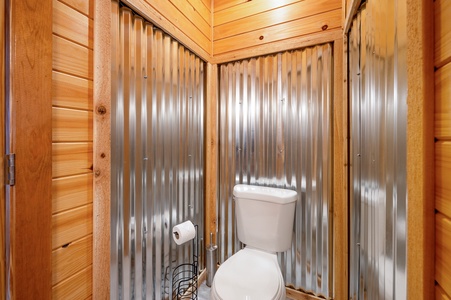 Cohutta Hideaway - Upper Level Master Bathroom