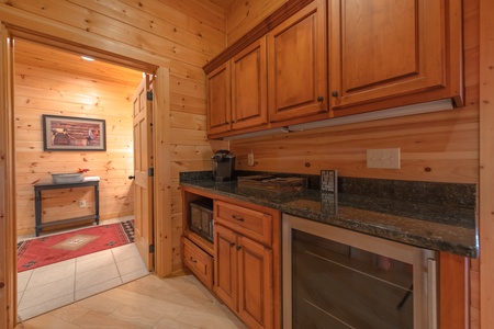 Saddle Lodge - Lower Level Wet Bar