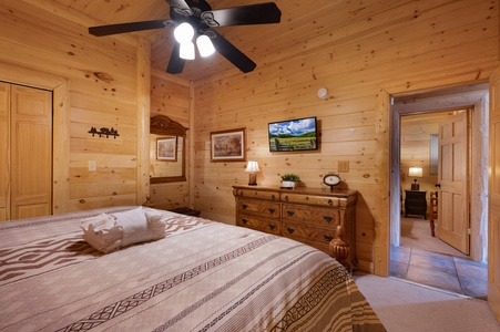 Celtic Clouds - Lower Level King Bedroom