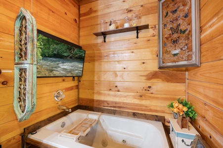 Hazy Hideaway - Entry Level Primary King Bedroom's Bathroom