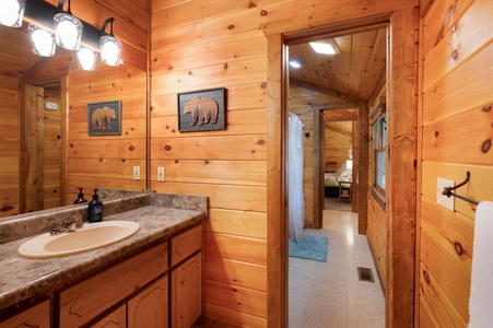 Hazy Hideaway - Upper Level Jack and Jill Bathroom