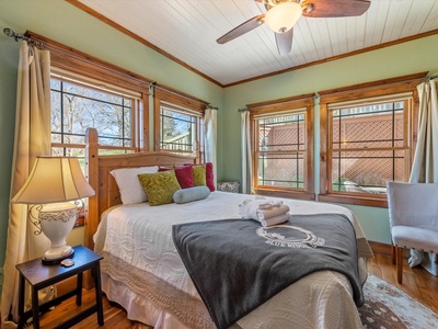 Blue Ridge Cottage - Entry Level Queen Bedroom