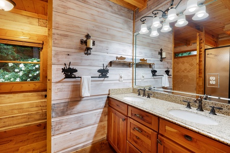 Mountaintown Creek Lodge - Primary Bedroom's Bathroom