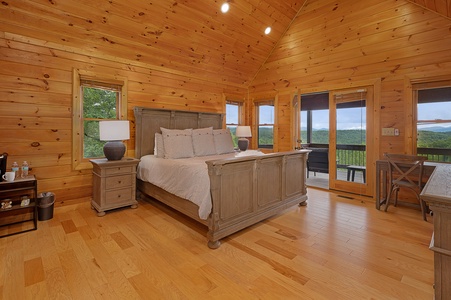 On the Horizon - Upper Level King Master Suite