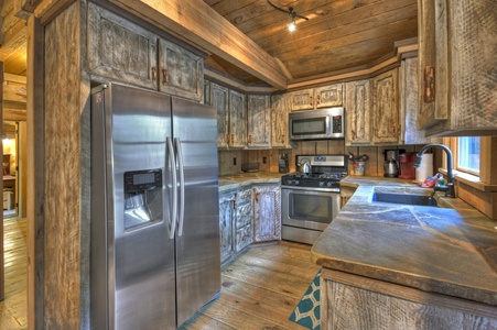 Hothouse Hideaway- Fully equipped kitchen with rustic cabinets
