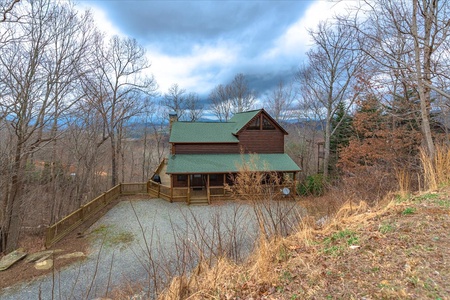 A Bear's Lair - Log Cabin Rental in Blue Ridge Georgia