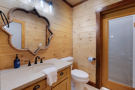 Goose Island Retreat - Half Bathroom