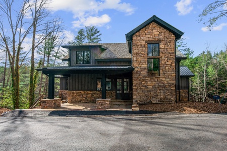 Misty Trail Lakehouse - Front Entrance