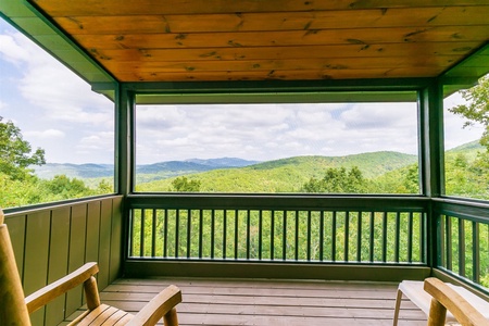 Hawks Hideaway - Upper Level Master Bedroom Deck