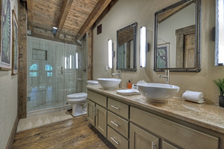 A Stoney River - Upper Level Full Bathroom