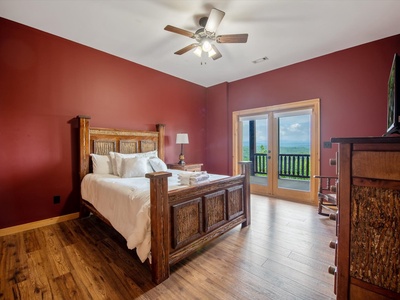 Serenity - Lower Level Queen Bedroom