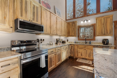 The Peaceful Meadow Cabin- Kitchen