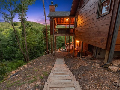 Whisky Creek Retreat- Outdoor stairs leading down to the firepit