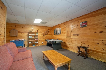 Bearfoot Lodge - Lower Level Game Room
