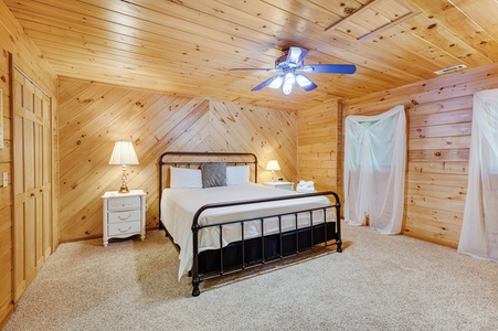 Awesome Retreat- Lower level guest bedroom