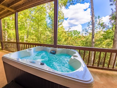 White Rock - Lower Level Hot Tub