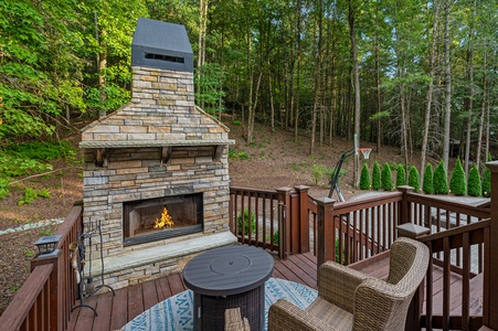 Goose Island Retreat - Outdoor Fireplace