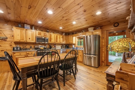 A Creek Runs Thru It - Kitchen and Dining Area