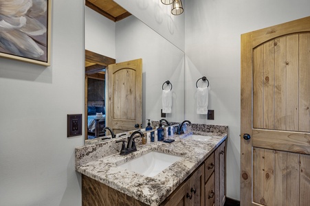 Wine Down Ridge - Lower-Level Guest King Bedroom's Bathroom