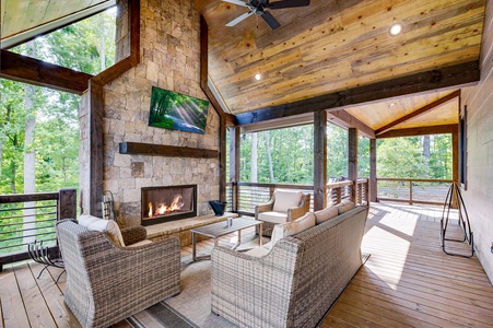 Daybreak Ridge -  Entry Level Deck Fireplace