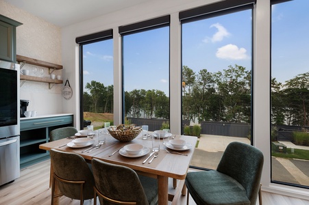 A Stoney Marina - Dining Area