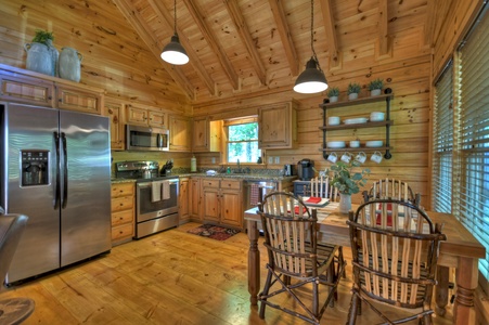 Bearadise - Kitchen and Dining Area