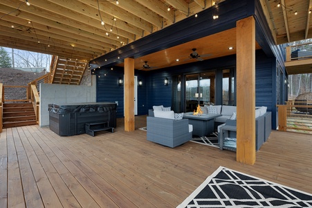 Blue Fox Lodge - Lower Level Deck