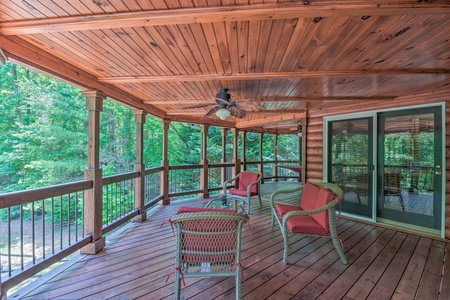 Deer Watch Lodge- Deck lounge furniture